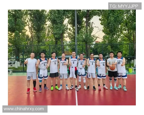 西安篮球队在锦标赛中的灵活性表现引发热议展现团队协作与战术创新